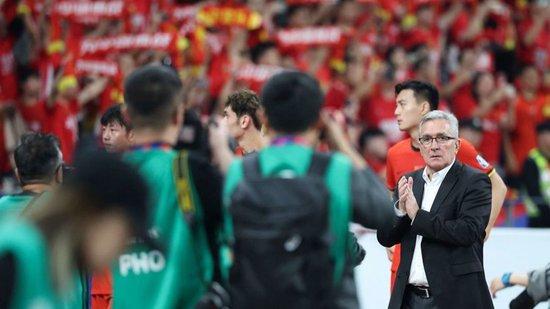 武磊因伤退出 两针禁闭留隐患 国足被淘汰成定局？