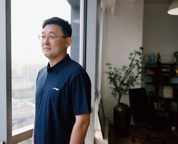 名记再次炮轰：中国足协严重犯科！孙继海没阅历卖球员，赚不到钱