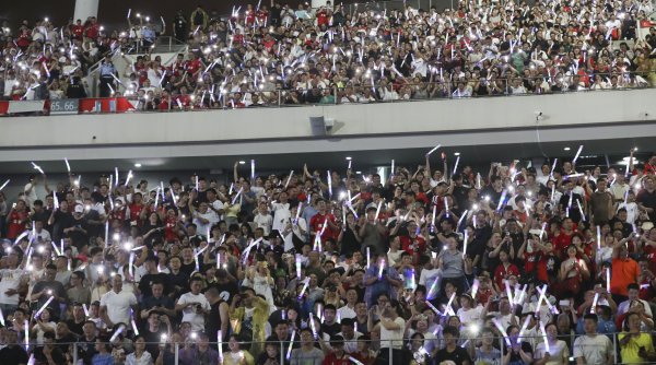 商务部：饱读吹引进国际优秀体育赛事，援救场地举办民众体育赛事