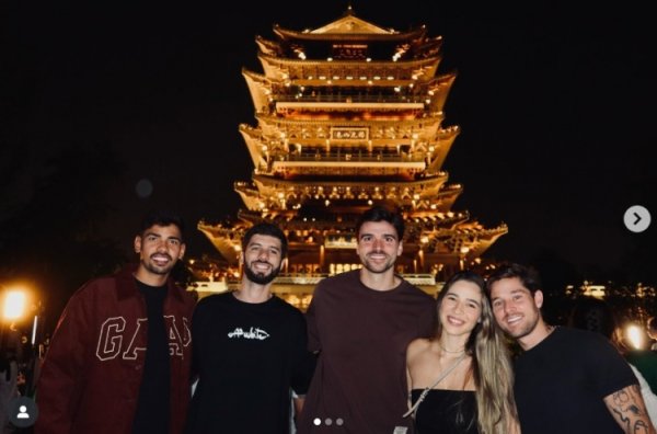 欢娱真可以，泰山队外助马德鲁加和泽卡打卡济南夜景